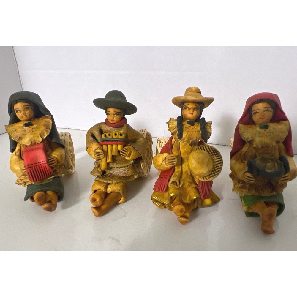 Vintage Folk Art Napkin Rings Set of 12 Hand Painted Andean Woven Straw Backs - Picture 9 of 11